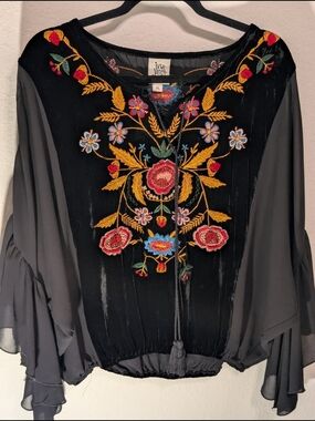 Ivy Jane Black Embroidered Floral Blouse/ Velvet Size M/L